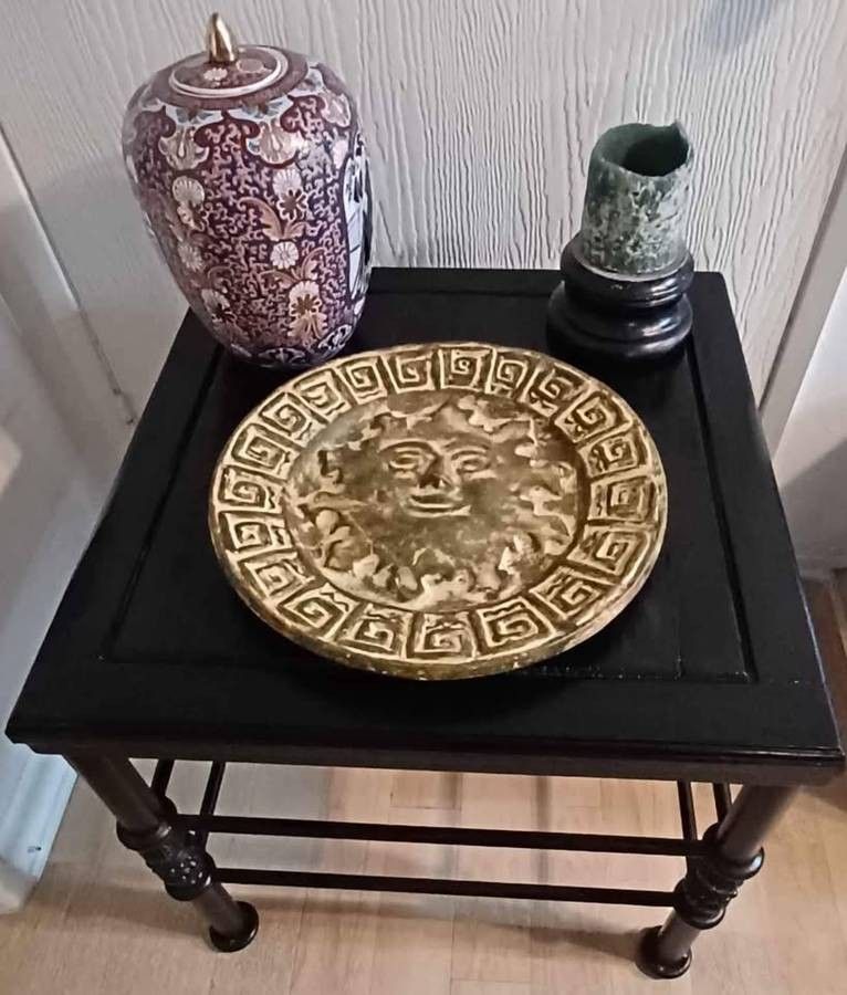 Formidable Center / Coffee Table