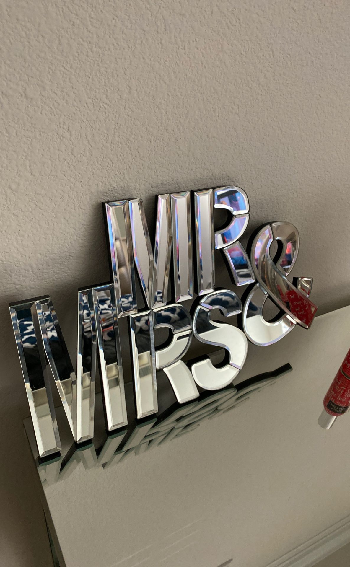 Perfect wedding gift! Wall decor Mr. and Mrs