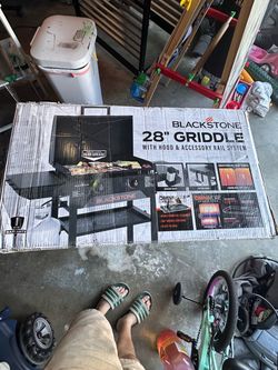 Blackstone 28" Griddle with Hood & Accessory Rail