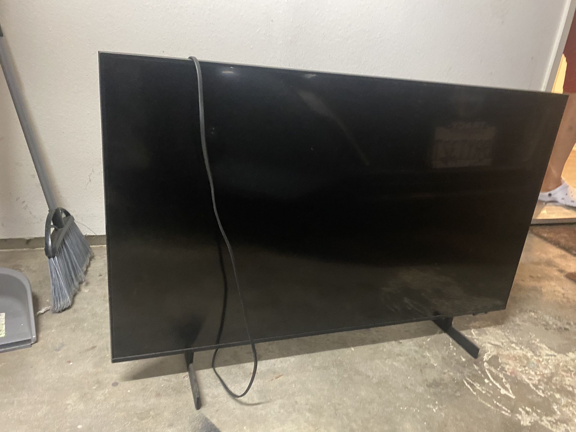 40” Samsung Tv Class crystal 