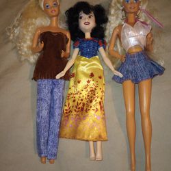 Dolls • I Used To Make New Clothes & Fix There Hair. Now, It's Your Turn. Lol