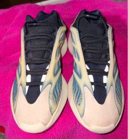 Adidas Yeezy 700 V3 Sneakers