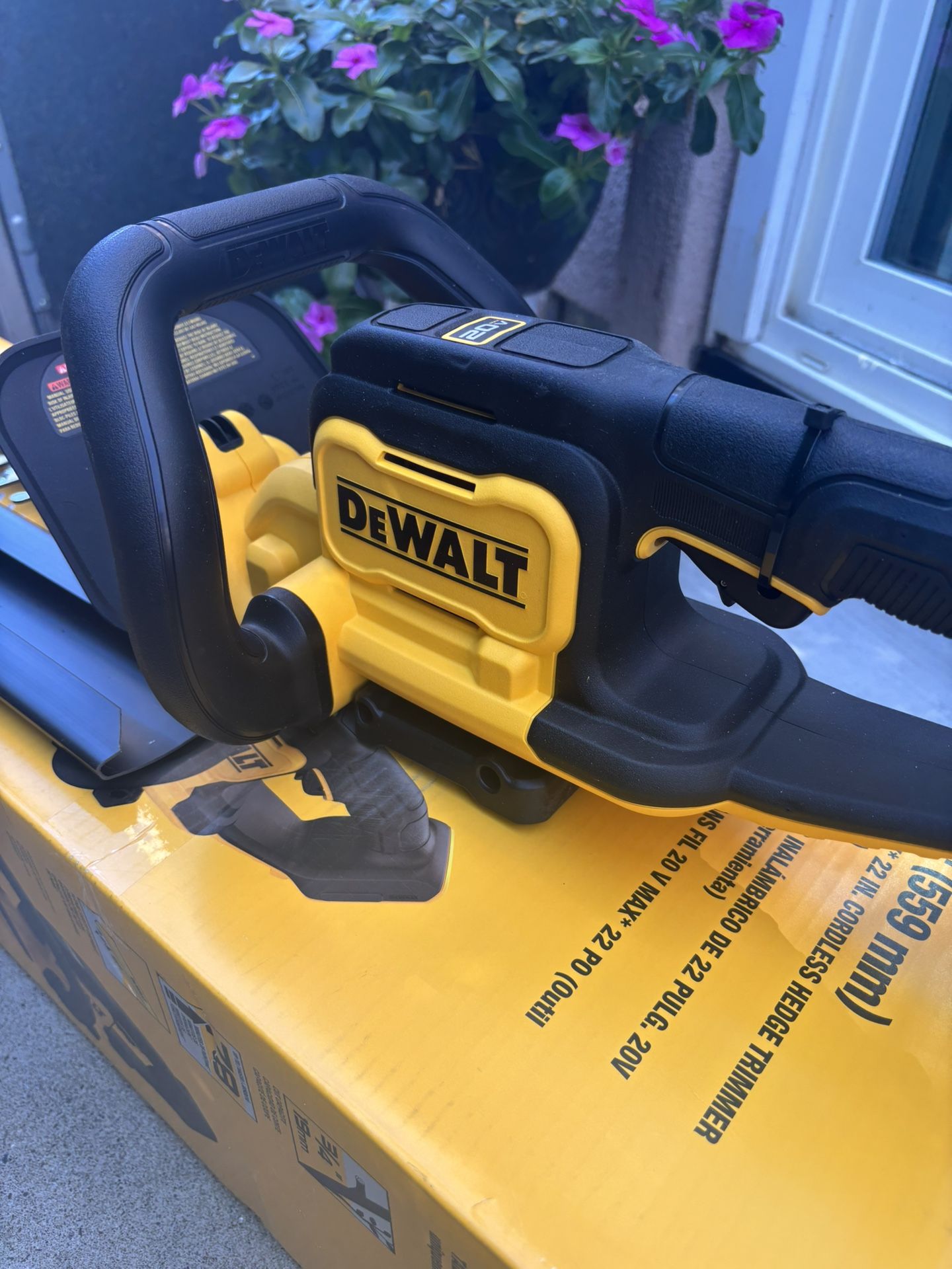 Dewalt 20v Hedge Trimmer 22in