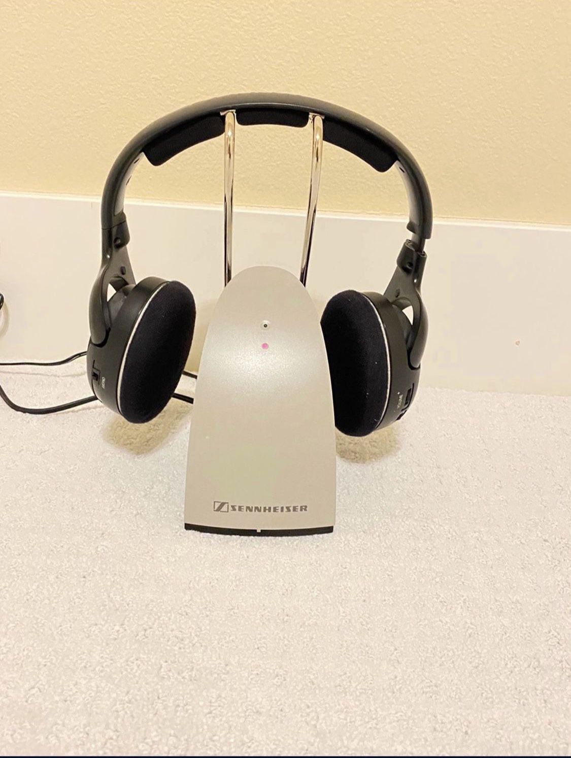 Sennheiser Wireless RF Headphones with Charger
