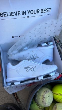Ringor molded cleats