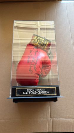 Leon Spinks Signed Boxing Glove Inscribed 1978 Heavyweight Champion Box Case