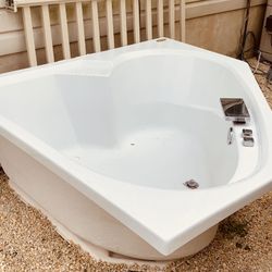 Corner tub
