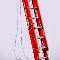 32' Warner Extention Ladder 300lb Weight Limit Fiberglass