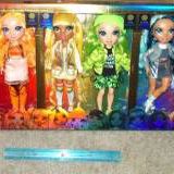  ~ BRAND NEW ~ Rainbow High Collectible Doll - Original Gift Set  —-> Includes 6 dolls 