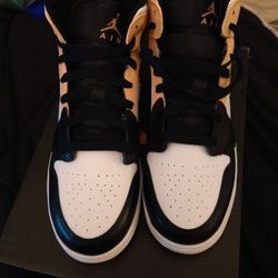 Air Jordan 1 Mid GS size 7Y