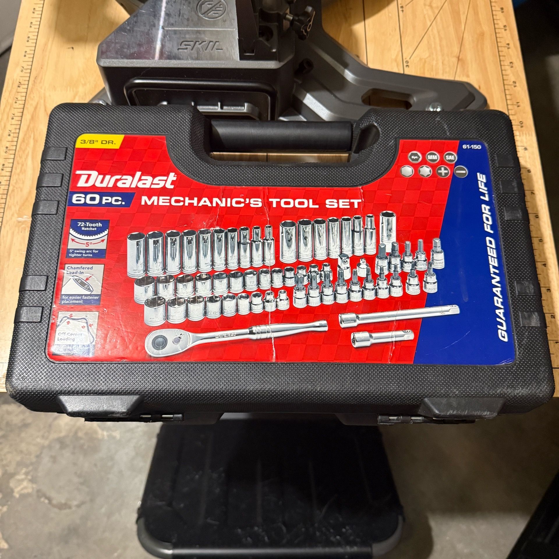 DURALAST 3/8in Drive Ratchet/Socket SAE/METRIC Tool Set 60 Piece