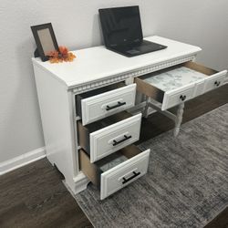 White wooden Desk