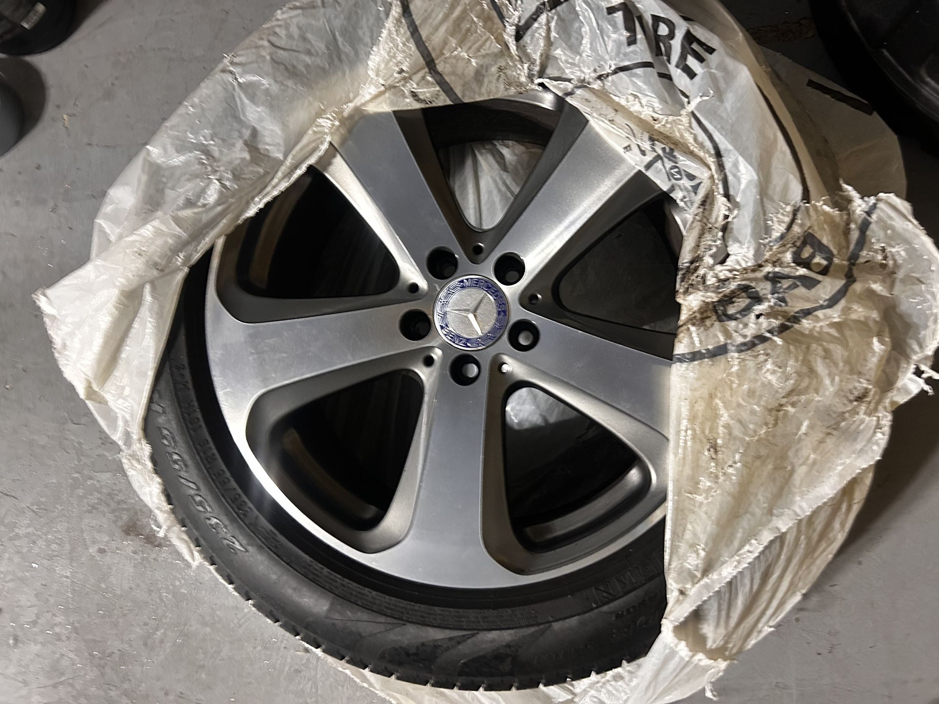 Mercedes-Benz 235/55R19 Tires and rims