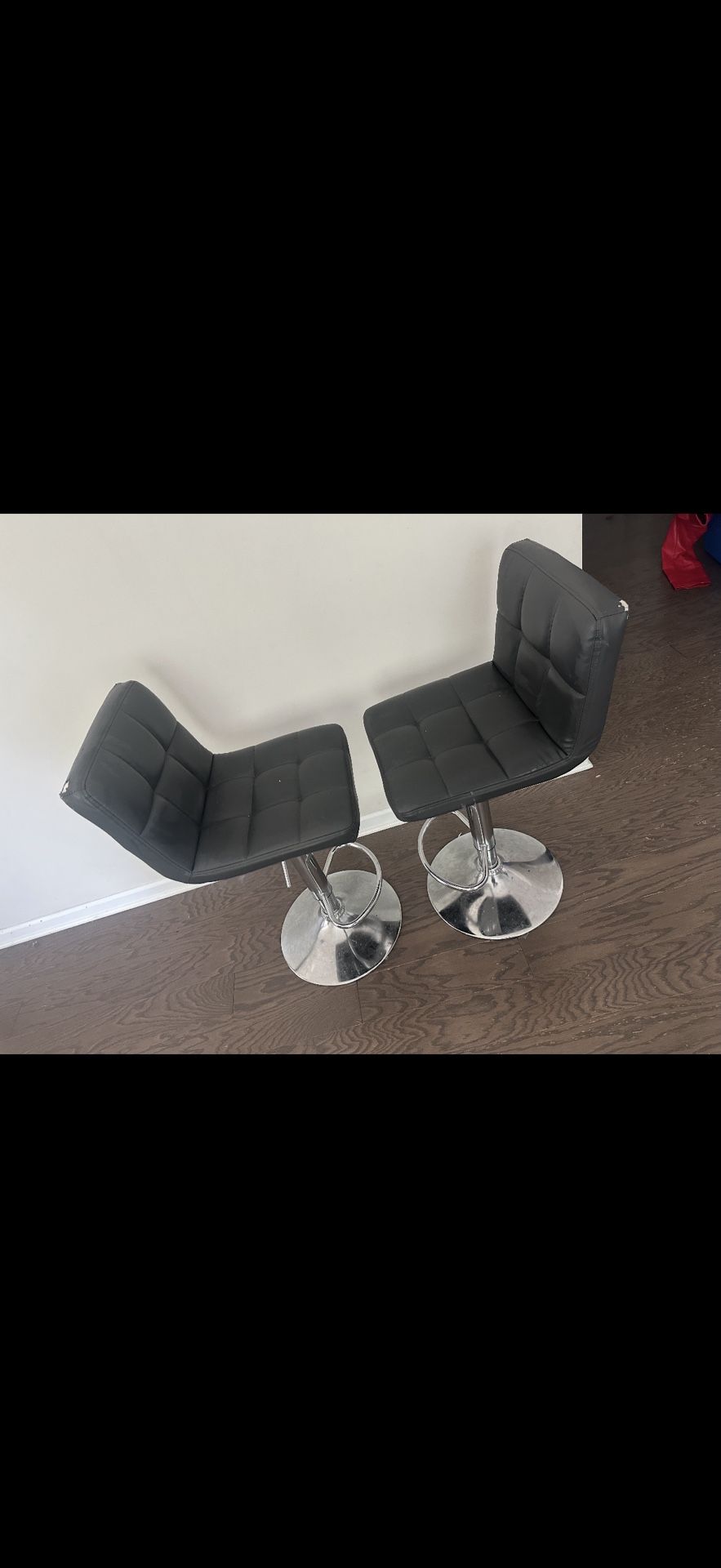 2 Barstools