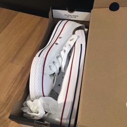 New in box - Converse white low - 8 mens, 10 womens