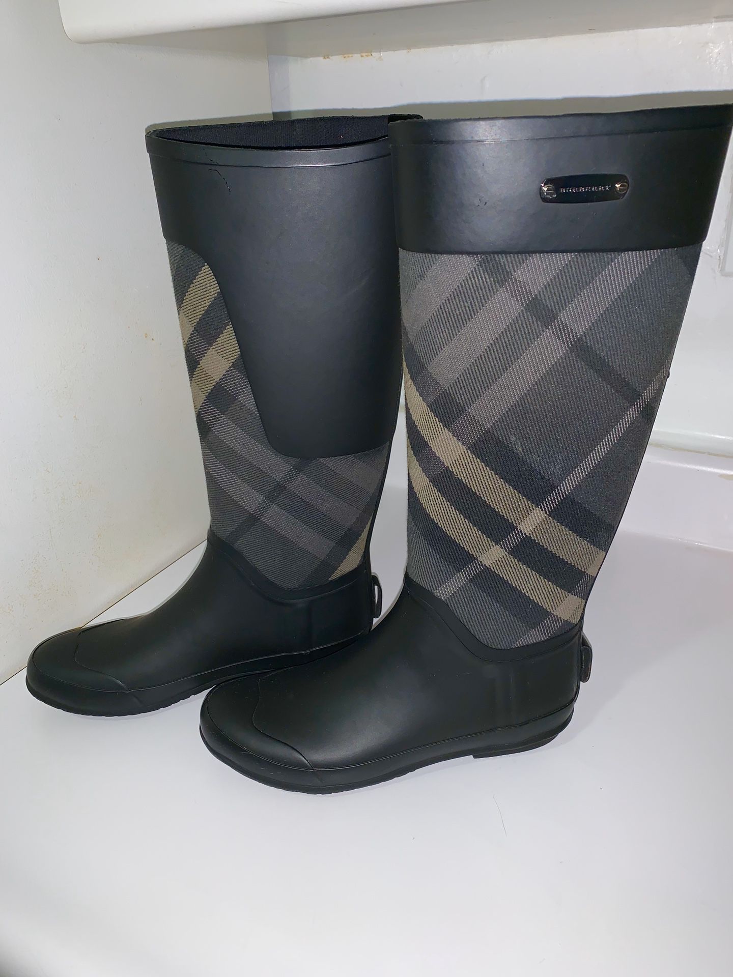 Burberry rain 🌧 boots size 38 / 8