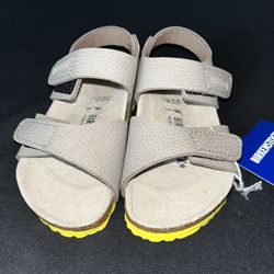 CHILDREN’S BIRKENSTOCK SANDALS SIZE 7