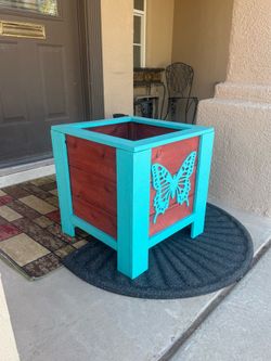 Cedar planter with turquoise trim