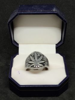 Solid Marijuana leaf ring