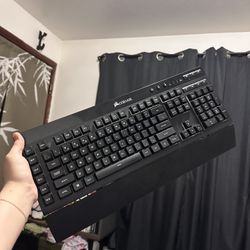 Black Corsair K57 RGB Wireless Keyboard 