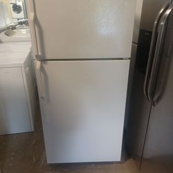 Hotpoint  Refrigerator Top Freezer Baige 