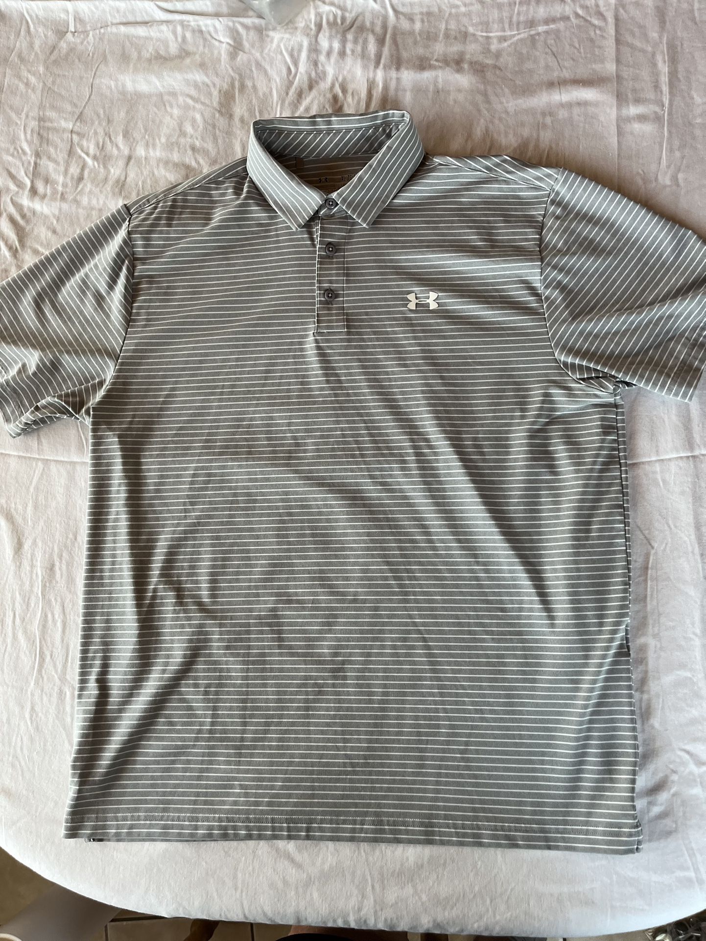 Men’s under Armour, golf polo shirt size extra large loose