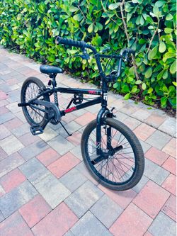 Mongoose Deta 1.3 BMX Bike – 20” Wheels – Pegs – Ready to Ride