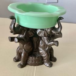1930s Art Deco Style Jadeite Green Milk Glass Ashtray / Trinket Dish 3 Metal Elephants 