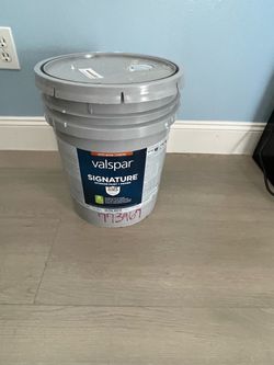 Valspar Signature Interior Paint + Primer 5 Gallon
