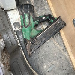 Hitachi 15 Gauge Nail Gun 18 V Tool Only No Batteries Or Charger 