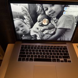 MacBook PRO 15 *Great condition * Nice Screen