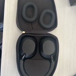 Sony - WH-1000XM5 Wireless Noise-Canceling Over the Ear Headphones