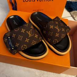  Louis Vuitton Pillow Slides 