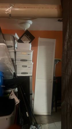 Bifold closet door