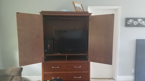 Solid Oak Wood Dresser Tv Stand And Desktop Not Included Solid Oak Wood Dresser Tv Stand And Desktop Not Included Furniture In West Palm Beach Fl Offerup