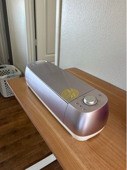 Cricut with accessories.