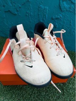 Nike soccer shoes girls
