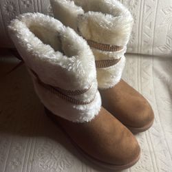 Big Girl Boots Size 4 Brown With Fur 
