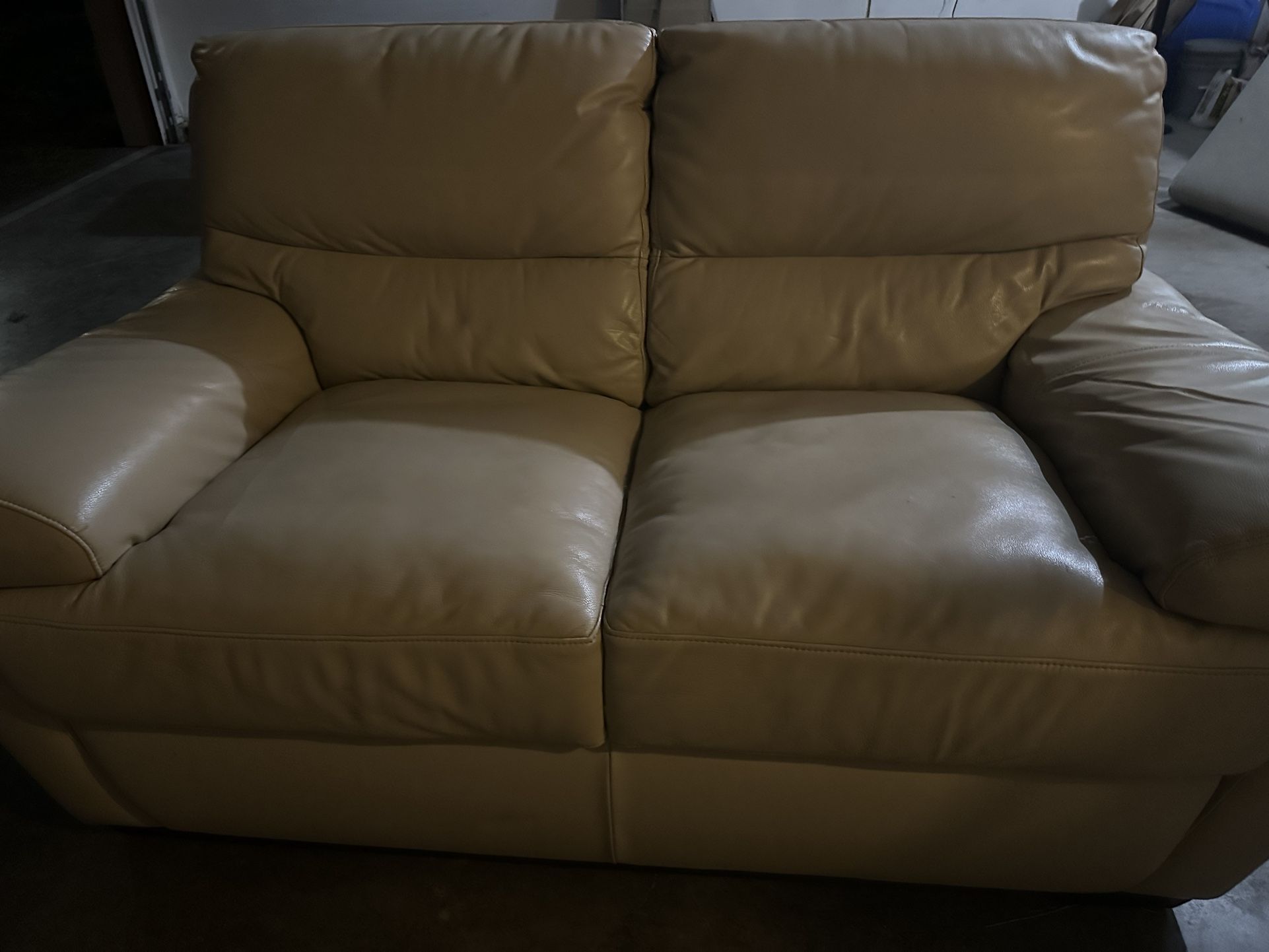 Very Good Condition Sofa Sets 