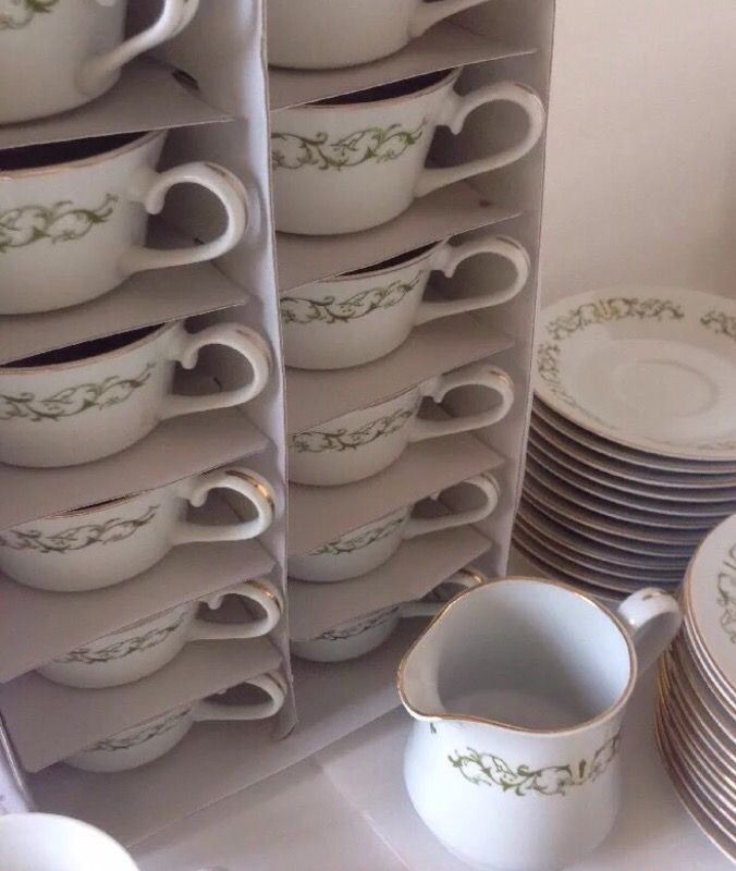 Bell Flower Fine China 2999 Japan 22K Gold Rimmed ( 98 Piece Set ) for