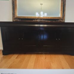 Uproar Home Funiture Mahogany Credenza( Mirror Not Included)
