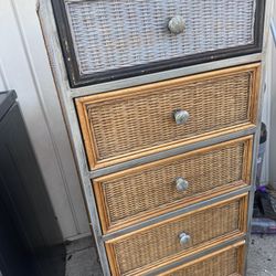 chest of drawers in good condition