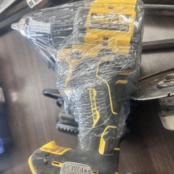 DeWalt Drill & Pre Drill + Battery & Charger 