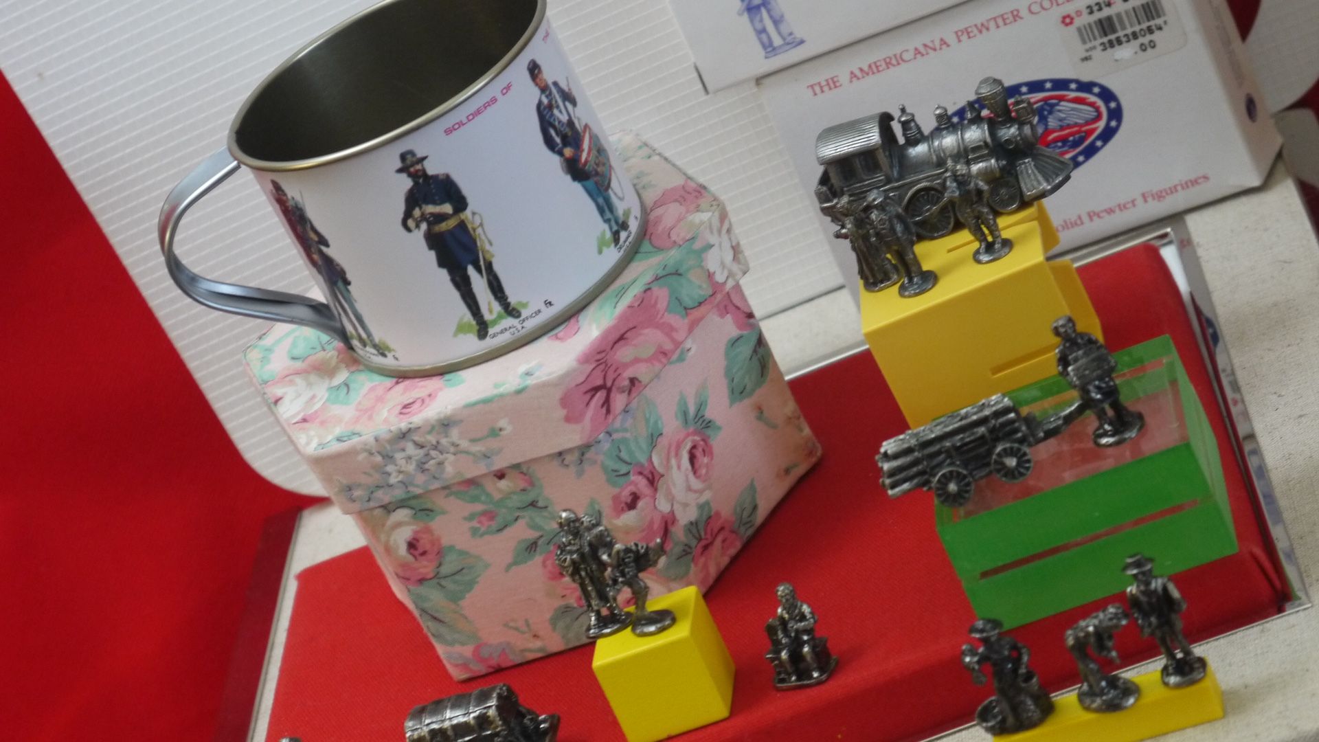 •••Vintage 60’s Tin Mug of Soldier of the Union & Confederacy + 14 Pewter Figurines/ 2 In Size••••All New••