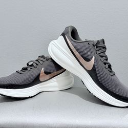 Nike Revolution 8 Women's Size 8