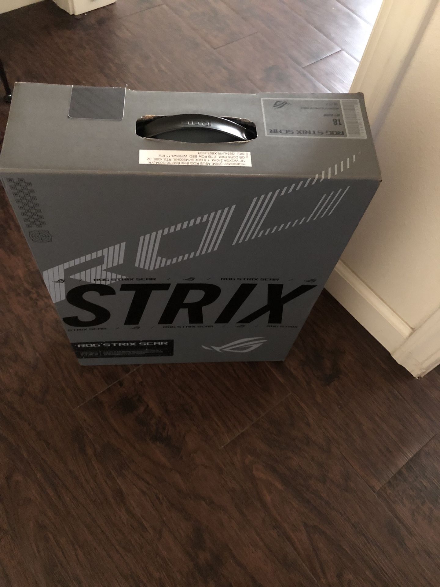 GAMING Asus ROG 18 Core i9 RTX 4090 32GB Ram DDR5!! 2TB M.2 SSD READ DESCRIPTION PICK UP ONLY NO TRADE👉FIRM ON PRICE👈CASH 💵 ONLY 💲2250