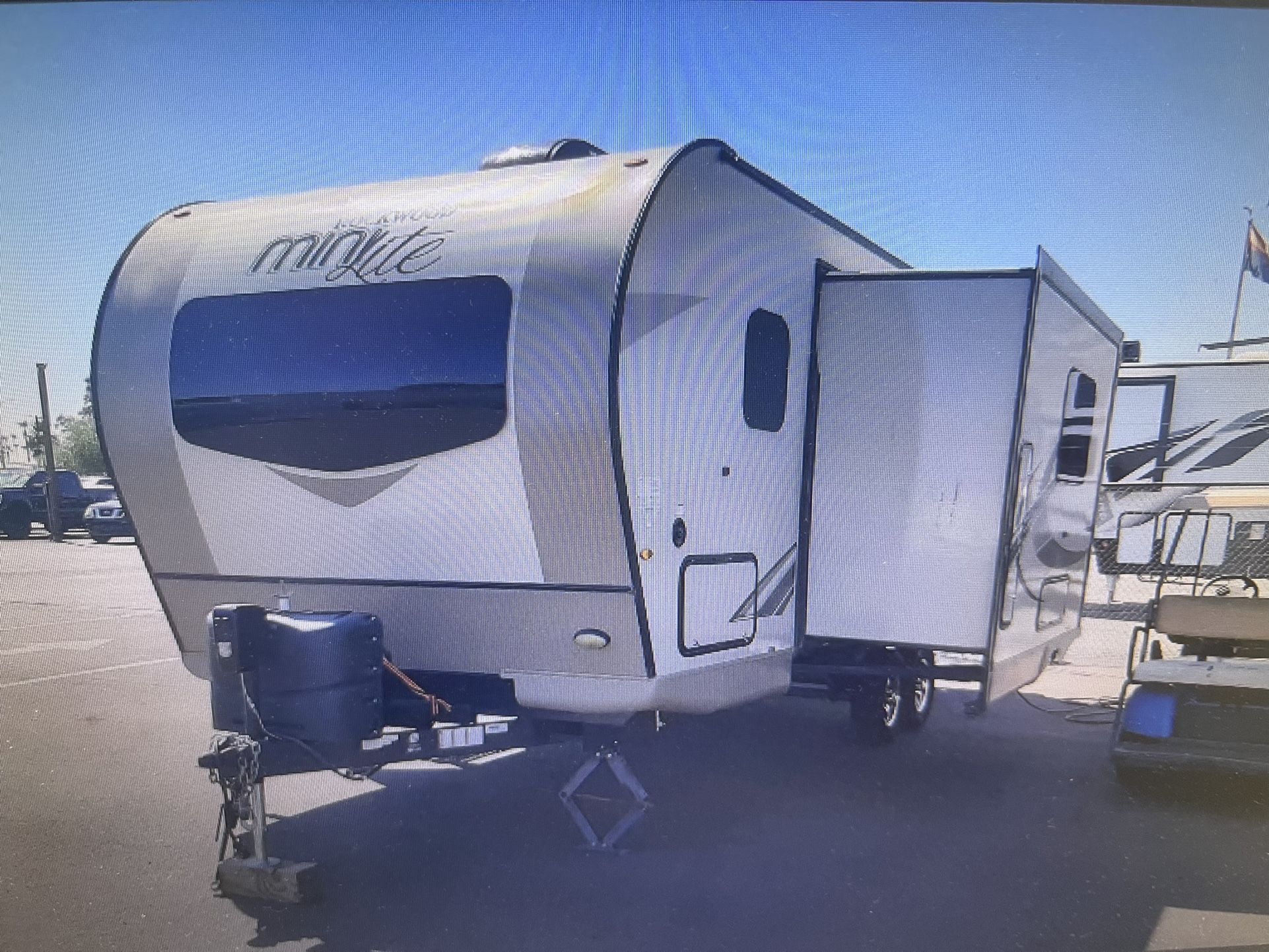 2019 ROCKWOOD MINI LIGHT 25ft Bunkhouse