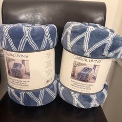 Casual Living Super Soft Plush Throw Blanket Blue