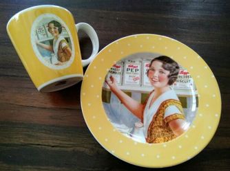 Vintage Kellogg's 2 Piece Collector's Set