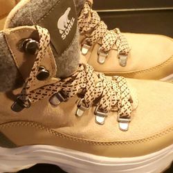 Sorel Kinetic Waterproof Boots Size 7.5